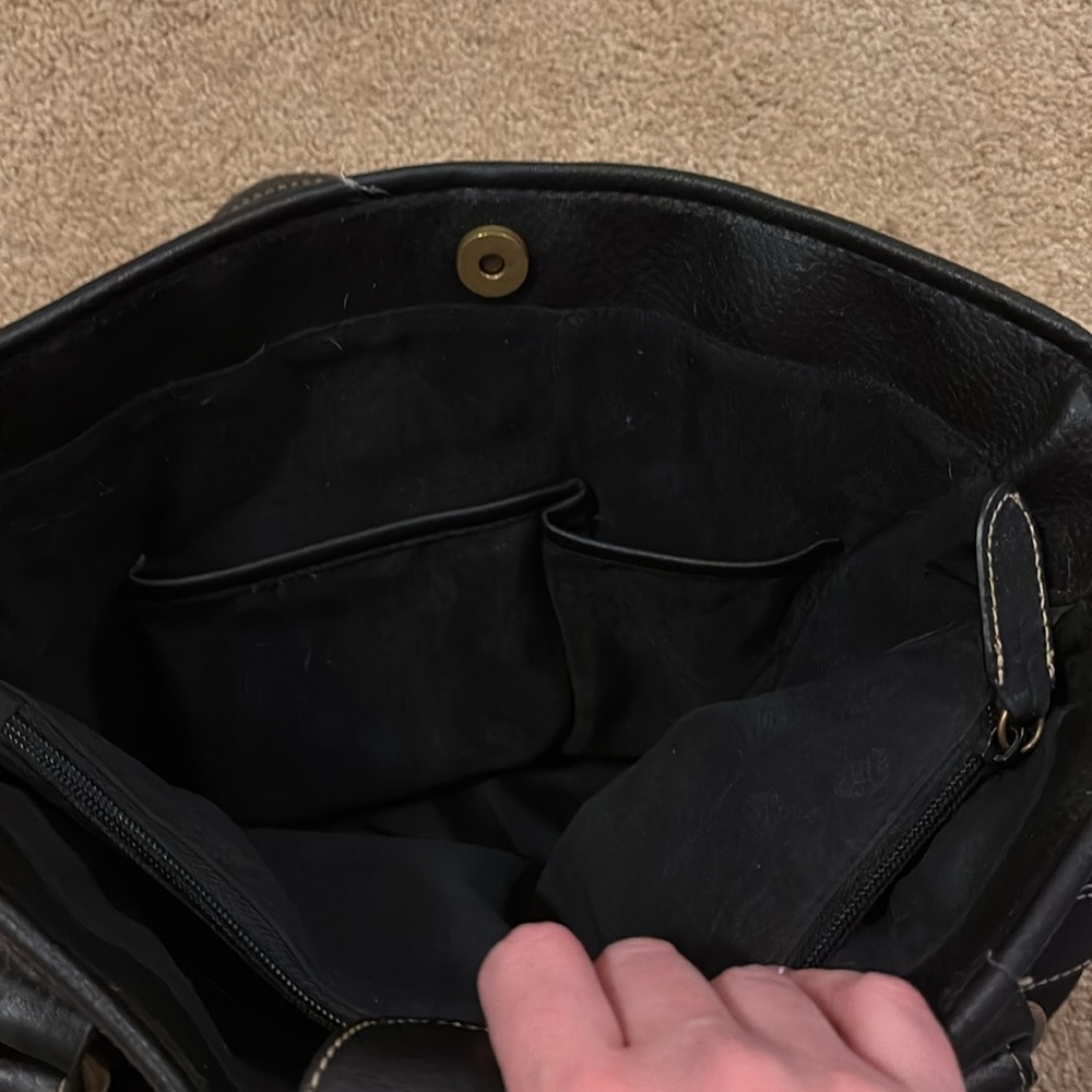 Chaps Black Leather Shoulder Bag - Picture 3 of 4